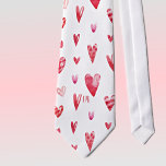 Cravate Monogramme imprimé Coeurs de la Saint Valentin cra<br><div class="desc">Il s'agit d'une cravate de taille standard avec un motif de coeurs de bonbons fantaisie composé de différentes formes, teintes et tailles de coeurs. Modifiez facilement les initiales monographiques imprimées (couleur rose foncé) en utilisant le Modèle fourni. Parfait pour un mariage de la Saint-Valentin. Les dimensions sont de 55" de...</div>