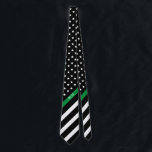 Cravate Monogramme militaire de drapeau américain de Ligne<br><div class="desc">Cette cravate comporte un drapeau américain noir et blanc avec la conception mince de Ligne Verte qui a la bannière étoilée sur un arrière - plan noir et des initiales décorées d'un monogramme qu'il faut que vous personnalisiez dans un manuscrit blanc classique. Perfectionnez pour ceux dans les militaires, les gardes...</div>