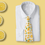 Cravate Motif citron<br><div class="desc">Un cravate avec une tranche, une demi-tranche et un motif au citron, pour les amateurs d'agrumes. Il pourrait rajouter une touche de fraîcheur quand vous allez au travail !</div>