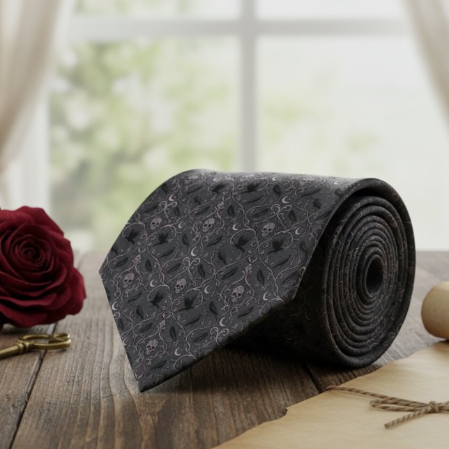 Cravate Motif crâne de corbeau gothique (This dark raven skull necktie is perfect for the groom at a gothic wedding.)