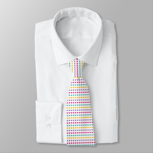 Cravate Motif de cœur : bleu, rose, jaune et violet (Attaché)