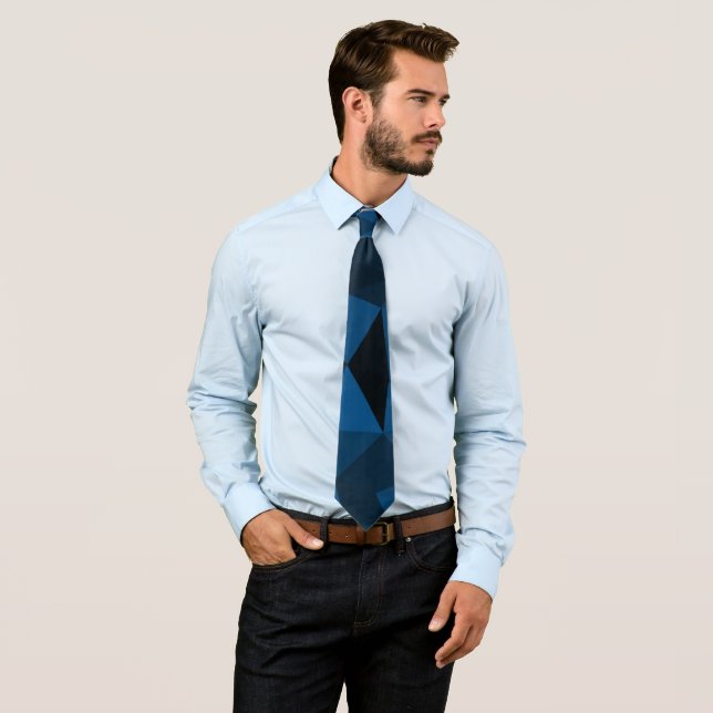 Cravate Motif de maillage géométrique bleu foncé et noir (En situation)