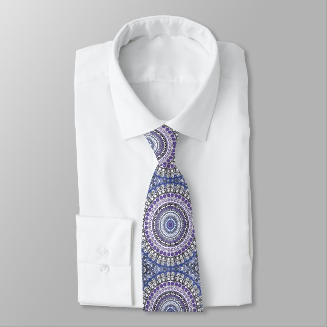 Cravate Motif de médaillon peint en violet et bleu (Attaché)