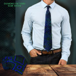 Cravate Motif Diamant dégradé bleu vert<br><div class="desc">Si vous recherchez quelque chose d'unique, vous avez trouvé une belle cravate sur un arrière - plan peint à la main, du bleu au bleu-vert dégradé avec un tourbillon de traits plus légers de bleu et vert et un motif en diamant. Ce motif en diamant moderne améliorera certainement le style...</div>