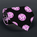 Cravate Motif Disco Ball Rose moderne violet noir<br><div class="desc">Danse,  danse ! Conception de mirrorball disco à feuillage persistant pour chaque reine dansante. Illustration de boule Disco motif décor esthétique maison rose,  produits de fête et cadeaux.</div>