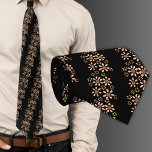 Cravate Motif floral à fleurs noires<br><div class="desc">Cravate à motifs floraux de fleurs noires. Un motif à fleurs élégant et simple sur un arrière - plan noir.</div>