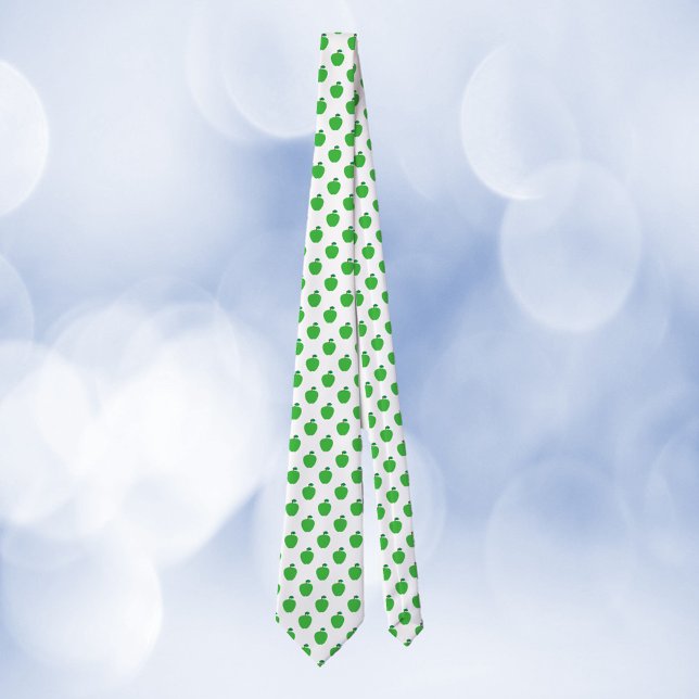 Cravate Motif vert pomme (A tie with a pattern of green apples.)