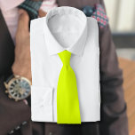 Cravate Neon Chartreuse couleur solide | Classique<br><div class="desc">Neon Chartreuse - Voici l'allure intemporelle du Design de Couleurs Solides : un mélange captivant de forme classique et d'élégante simplicité. Ce design est une célébration de la puissance et de la beauté que l'on retrouve dans une teinte unique et frappante. Élégant, le design de couleurs massives embrasse l'essence du...</div>