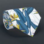 Cravate Oiseau de fleurs de paradis sur blanc<br><div class="desc">Motif sans couture dessiné à la main avec des fleurs d'oiseau de paradis</div>
