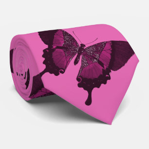 Cravate Papillon rose foncé avec le backround de rose de
