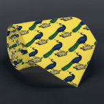 Cravate Peacock héraldique Vintage stylisé sur Couronne C<br><div class="desc">Peacock héraldique vintage sur une couronne Invitations personnalisables et accessoires avec un dessin stylisé Vintage d'un paon sur une couronne. Vous pouvez facilement customiser ces produits en ajoutant des champs de texte, en supprimant des champs de texte existants, en modifiant des images de conception ou en ajoutant des images supplémentaires...</div>