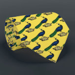 Cravate Peacock héraldique Vintage stylisé sur Couronne C<br><div class="desc">Peacock héraldique vintage sur une couronne Invitations personnalisables et accessoires avec un dessin stylisé Vintage d'un paon sur une couronne. Vous pouvez facilement customiser ces produits en ajoutant des champs de texte, en supprimant des champs de texte existants, en modifiant des images de conception ou en ajoutant des images supplémentaires...</div>