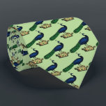 Cravate Peacock héraldique Vintage stylisé sur Couronne C<br><div class="desc">Peacock héraldique vintage sur une couronne Invitations personnalisables et accessoires avec un dessin stylisé Vintage d'un paon sur une couronne. Vous pouvez facilement customiser ces produits en ajoutant des champs de texte, en supprimant des champs de texte existants, en modifiant des images de conception ou en ajoutant des images supplémentaires...</div>