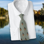 Cravate Pêche Mouches Pêcheur d'eau douce<br><div class="desc">Cravate gris argent foncé avec petit motif de mouches de pêche pour la pêche en eau douce.</div>