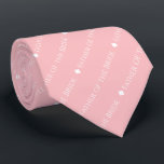 Cravate Père de la mariée répéter le texte blanc sur rose<br><div class="desc">Ce cravate de couleur rose rose ou rousse est l'accessoire parfait pour le père de la mariée à votre mariage. Il présente un design de texte simple mais élégant avec le mot "Père de la Mariée" écrit dans une police blanche sophistiquée tout en majuscules. De petits diamants séparent le texte,...</div>