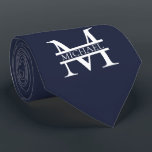 Cravate Personnalisé Elegant Navy Blue Monogramme et nom<br><div class="desc">Monogramme et cadeaux de nom élégants personnalisés avec monogramme personnalisé dans le style de police serif classique avec boîte de nom au milieu du monogramme.</div>