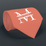 Cravate Personnalisé Elegant Terracotta Monogramme et nom<br><div class="desc">Monogramme et cadeaux de nom élégants personnalisés avec monogramme personnalisé dans le style de police serif classique avec boîte de nom au milieu du monogramme.</div>