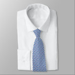 Cravate Petit Motif de baseball blanc rouge sur Blue Novel<br><div class="desc">Si vous regardez de près cette cravate,  vous verrez un motif de petites boules de baseball avec couture rouge sur un arrière - plan bleu. Une cravate parfaite pour les amateurs de baseball !</div>