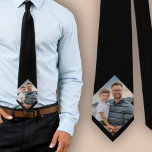 Cravate Photo de la famille personnalisée noire<br><div class="desc">Cravate photo de famille personnalisé noir. Un cadeau parfait pour un père ou un grand-père le jour du Père,  l'anniversaire ou Noël.</div>