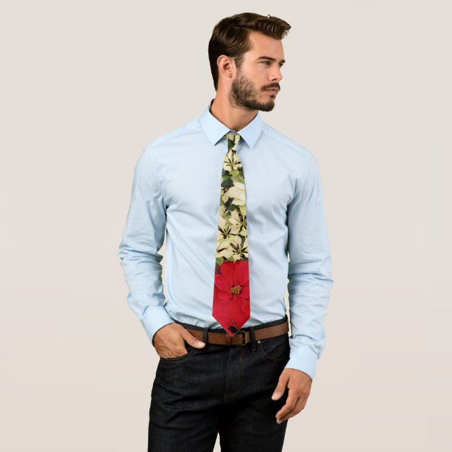 Cravate Poinsettias blanches et rouges I Holiday Floral (En situation)