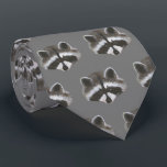 Cravate Raccoon<br><div class="desc">Une peinture acrylique du visage d'un raton laveur orne cette cravate !</div>