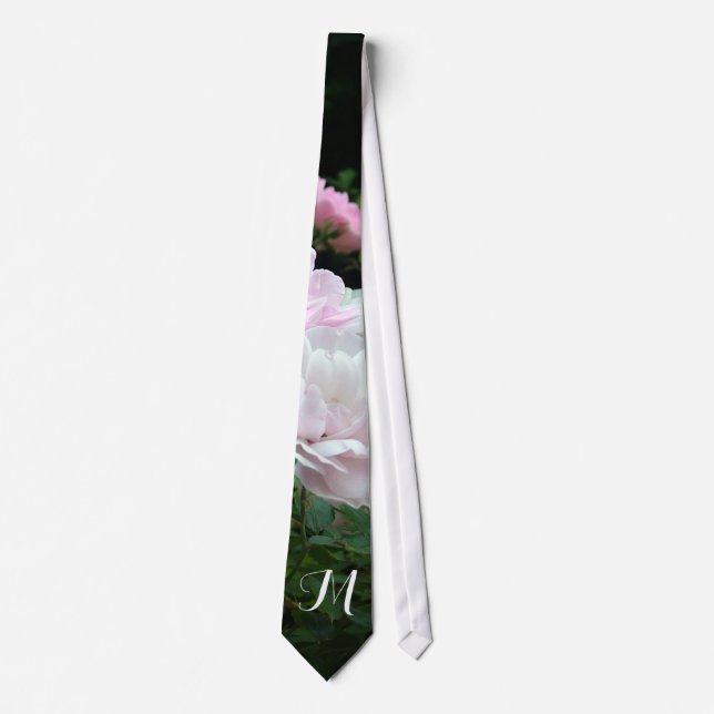 Cravate robe à monogramme de fleur de rose rose et blanc. (Devant)