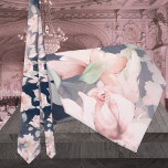 Cravate Romantic Blush & Navy Secret Garden Roses Mariage<br><div class="desc">Une élégante aquarelle rose vif peinte en cravate mariage assortie au Romantic Blush Pink Secret Garden Roses Faire-part de mariage. Cette cravate présente une scène rose vif avec l'ecalyptus et un arrière - plan de lavage rose vif à l'aquarelle sur bleu marine.</div>