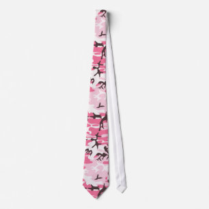Cravate rose de camouflage