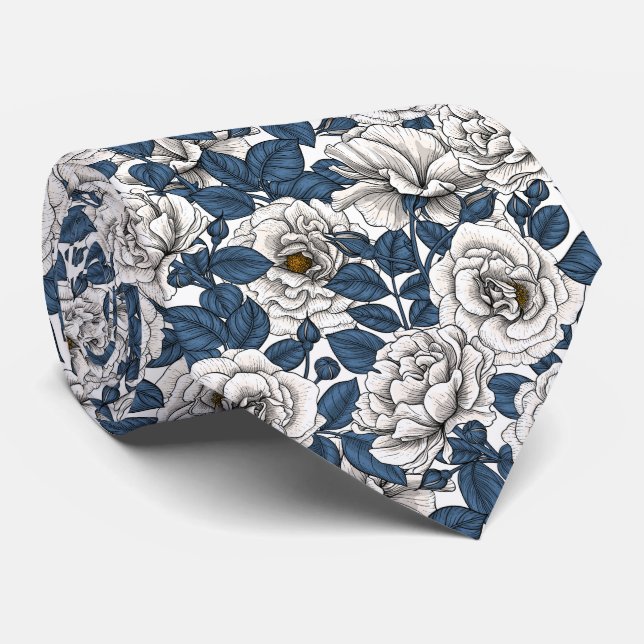Cravate Roses blanches avec feuilles bleus sur blanc (Roulé)