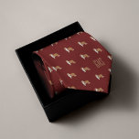 Cravate Rough Collie Chiens Motif Monogrammé<br><div class="desc">Roough Collie chiens motif sur un arrière - plan rouge classique. Personnalisez avec un monogramme pour en faire le cadeau parfait. Vous cherchez une couleur différente ? Pas de problème ! Cliquez simplement sur le bouton "Personnaliser" et sélectionnez la couleur arrière - plan de votre choix.</div>