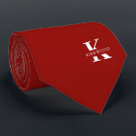 Cravate Ruby Red Elegant Monogramme   Nom | Sur un côté<br><div class="desc">Une élégante cravate à un côté avec un monogramme blanc audacieux sur un arrière - plan rouge rubis profond. En plus de ce monogramme est inscrit votre prénom ou nom de famille dans toutes les capitales. Plus de 40 couleurs uniques sont disponibles en version unilatérale et biface.</div>