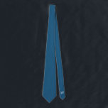 Cravate Salle de Mariage de Jay bleu personnalisé<br><div class="desc">Si vous recherchez une cravate mariage à la fois moderne et minimaliste,  notre design cravate Blue Jay est le choix parfait ©️ 2023 - Le dos de la cravate est personnalisé avec les initiales du marié/groomsman,  vous pouvez supprimer ceci si vous voulez juste une cravate solide assortie sans écriture</div>