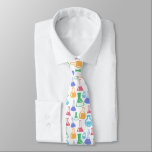 Cravate Science colorée / Motif de chimie<br><div class="desc">Cette cravate fait un grand cadeau unique pour tout amateur ou enseignant de sciences. Montrez votre bonheur pour toute la science avec cette cravate élégante et drôle.</div>