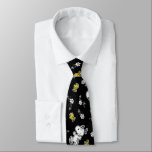 Cravate Snoopy & Woodstock Fun & Flowers<br><div class="desc">Jetez un oeil à ce design super mignon avec Snoopy & Woodstock s'arrêtant pour sentir les fleurs.</div>