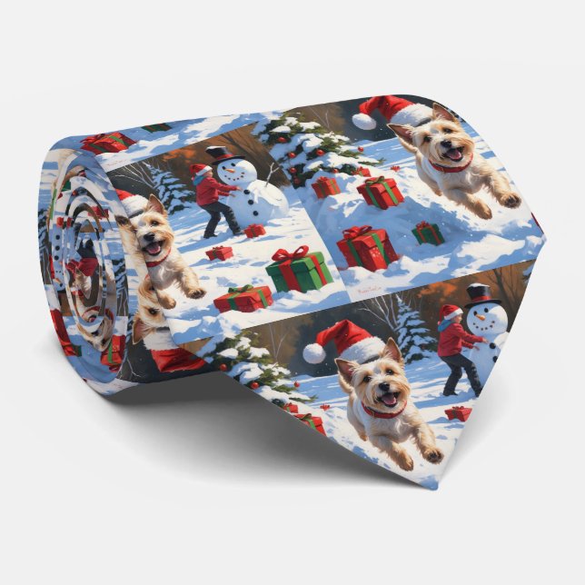 Cravate Terrier Cairn courant dans la neige avec un chapea (Roulé)