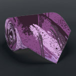 Cravate Tie camouflage lavande prune violet noir<br><div class="desc">Le tie pour homme présente un motif camouflage moderne en noir, violet, prune et lavande. PLUS de modèles en magasin. Idéal pour le bureau, une soirée en ville, un mariage, pour le marié ou les garçons d'honneur ou comme cadeau pour votre mari, papa, frère ou meilleur ami. Faites une déclaration...</div>