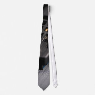 Cravate Tie : Disque Vinyle en Lecture. Thème Vintage