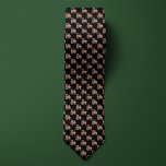 Cravate Tracteur Black & Rose Gold Farmers<br><div class="desc">Rien n'est plus emblématique dans la campagne agricole qu'un tracteur,  ce qui rend ce design simple mais élégant idéal pour le fermier dans votre vie. Créez une combinaison de cadeaux avec une paire de chaussettes assorties avec le même design.</div>