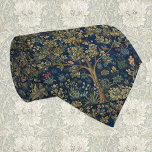 Cravate Tree of Life<br><div class="desc">L'"Arbre de Vie" est l'une des oeuvres les plus connues de William Morris. Vous pouvez facilement voir son attention aux détails dans cette merveilleuse tapisserie, dont le sens symbolique, selon l'histoire biblique d'Adam et Eve, est la vie éternelle ou l'immortalité. William Morris (24 mars 1834 - 3 octobre 1896) était...</div>