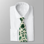 Cravate Trendy Tropical Foliage Vert Feuille Motif<br><div class="desc">Tropical Foliage Cravates à la mode verdure et or - avec des feuilles tropicaux partout et un arrière - plan modifiable couleur. Pour la Groom et Groomsman, dans une palette de couleurs audacieuses de verts riches, d'émeraude et d'or. Ce design est parfait pour une plage, une destination ou un mariage...</div>