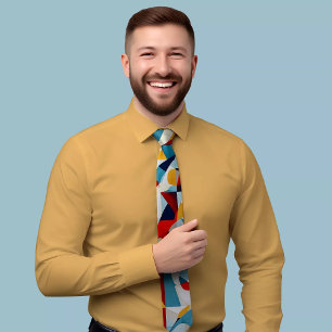 Cravate triangulaire colorée au design dynamique