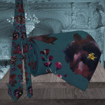 Cravate Turquoise Bleu Bourgogne Bordeaux Bijoux Mariage<br><div class="desc">Un élégant ton bijou,  bleu turquoise foncé et framboise foncé,  bordeaux,  cravate mariage bordeaux,  avec des flancs rouges foncés peints à l'aquarelle et de la verdure contre un arrière - plan d'aquarelle bleu turquoise.</div>