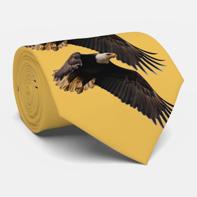 Cravate Un aigle à tête blanche monte vers le ciel (Roulé)