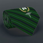 Cravate Vert de coutume de thérapeute respiratoire du<br><div class="desc">Une cravate personnalisée rayée vert-foncé a travaillé pour le pulmonologue ou le thérapeute respiratoire et avec le vôtre ou le monogramme de votre destinataire de cadeau à l'intérieur d'une guirlande de feuille d'or de faux.</div>
