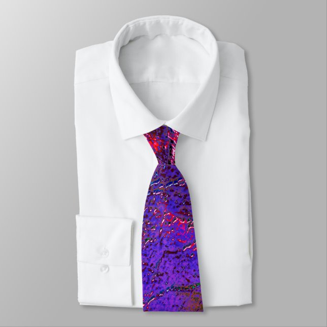Cravate Violet gothique au cuir rouge agrandi taché (Attaché)