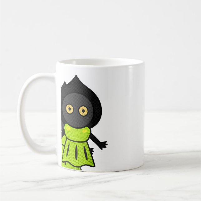 Créature noire mignonne en robe verte Mug à café (Gauche)
