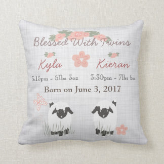 Crèche de fille de garçon d'agneau de coussin de