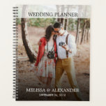 Créez votre propre photo wedding planner personnel<br><div class="desc">Créez votre propre Wedding planner photo personnel.
Ajoutez votre propre photo à l'avant et à l'arrière,  ajoutez votre propre texte et concevez un Wedding planner très personnel et unique.</div>