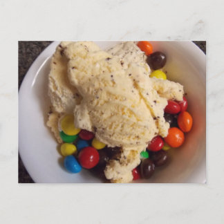 crème glacée avec bonbons carte postale