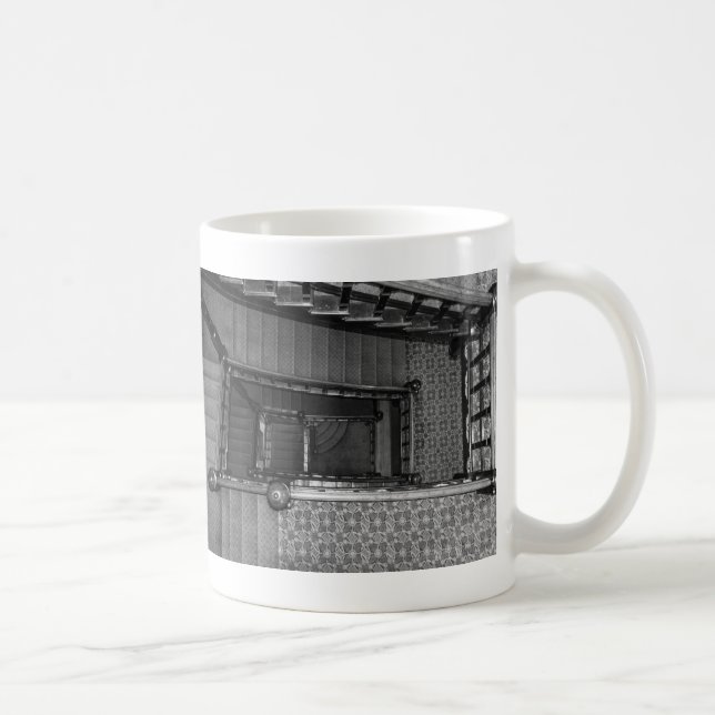 Crescent Stairwell Grayscale café Mug (Droite)